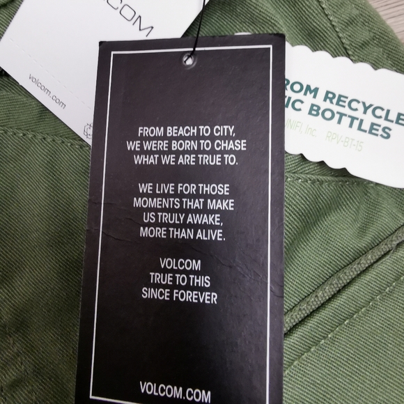 NWT Volcom short cargo shorts, rare, small - Picture 5 of 10